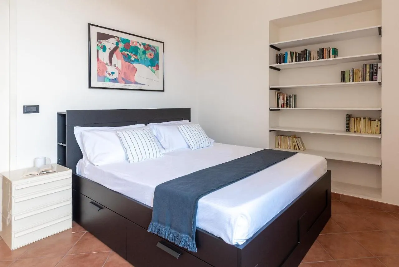 Maiorani Family Apartment Nel Centro Di Napoli 0*, Naples