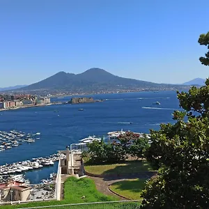 Appartement Monocamera Con Terrazzogiardino -studette -zona Panoramica Posillipo, Naples
